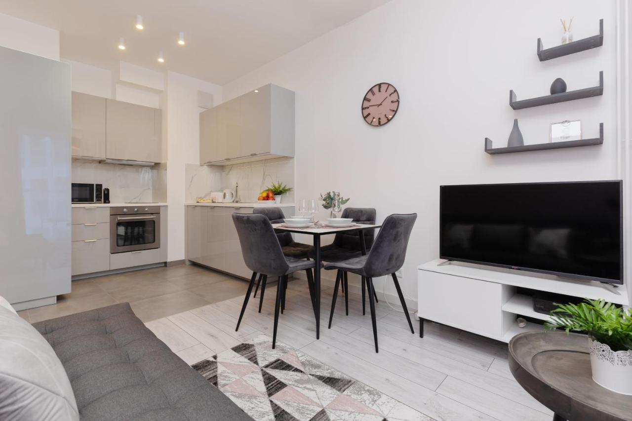 Elegant With Balcony & Bathtub Wola By Renters Apartment Warschau