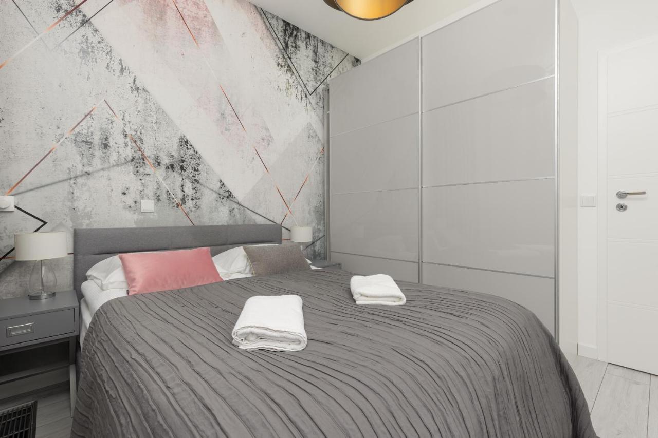 Apartment Elegant With Balcony & Bathtub Wola By Renters *